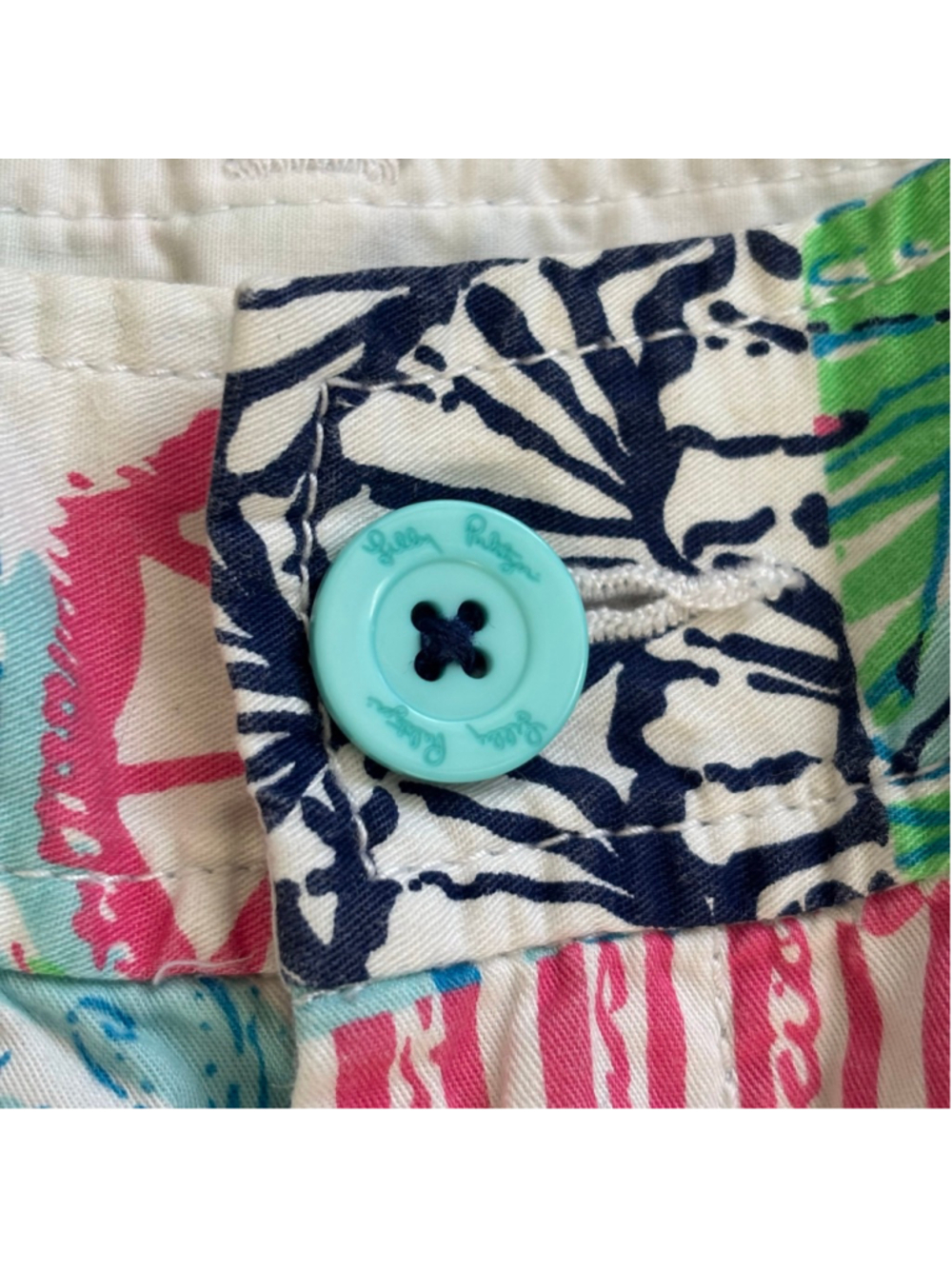 EUC Lilly Pulitzer 2014 The Walsh Short Oysterville Patch | Size 8 - Picture 3 of 7